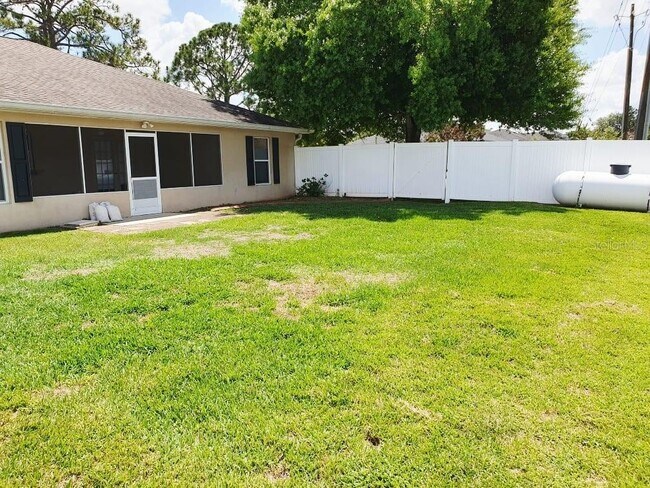 Building Photo - 4031 Santa Barbara Dr