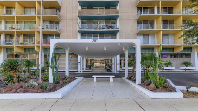 Foto del edificio - 207 W Clarendon Ave
