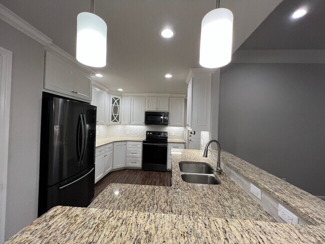 Building Photo - 5429 Meadow Ridge Dr
