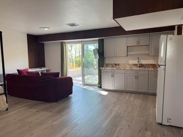 Foto del edificio - 5615 High Rock Way
