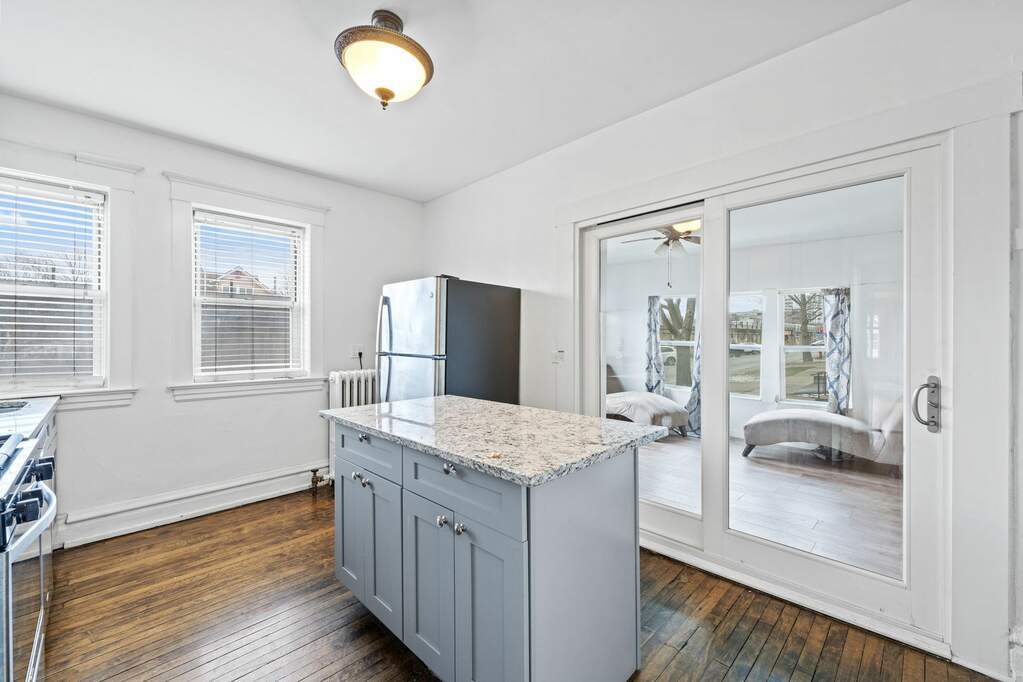 Primary Photo - 101 N Kenilworth Ave