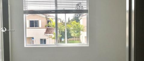 Foto del edificio - 2821 NW 180th St
