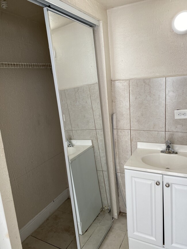 Foto del edificio - 7795 Miramar Pky