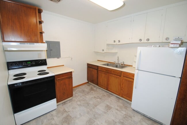 Building Photo - B St (505)