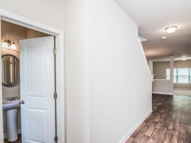 Foto del edificio - 256 Stillwood Dr