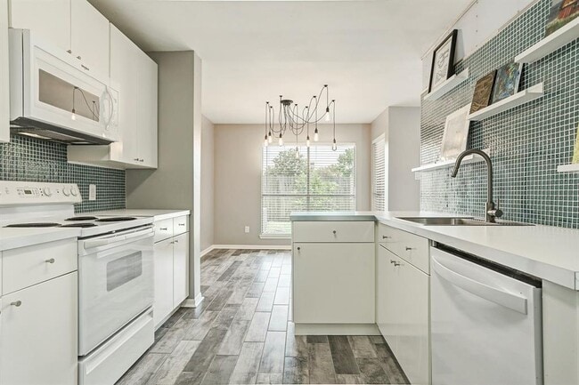 Building Photo - 2308 Fairwind Rd