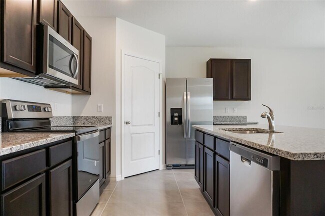 Building Photo - 2548 Ryland Falls Dr