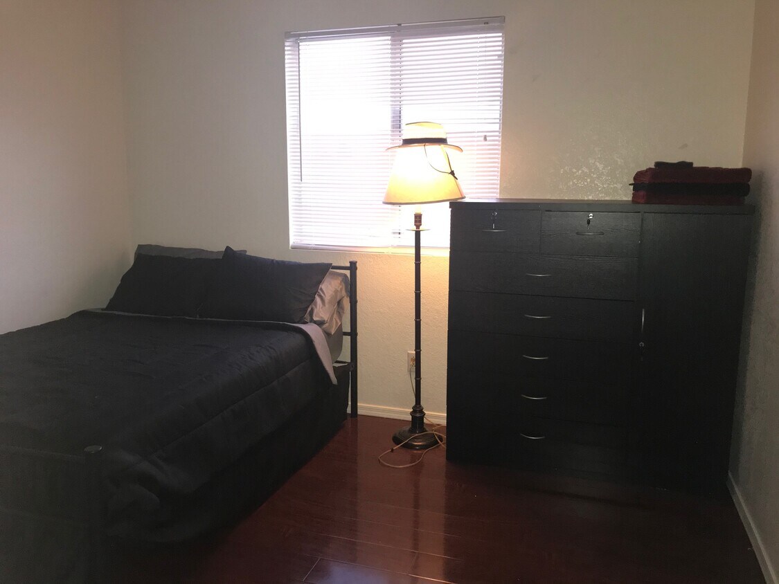 Foto principal - 492 E Laredo St
