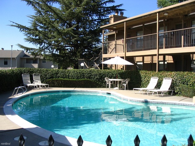 Building Photo - 7944 Pebble Beach Dr