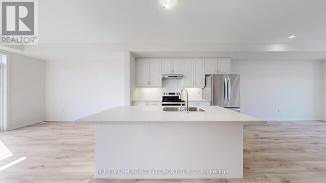 Building Photo - 17 Rattenbury Rd