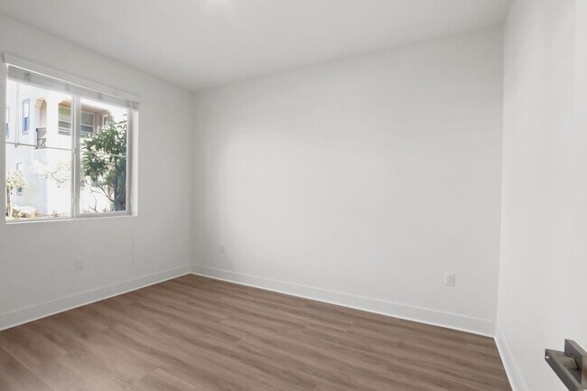 Foto del edificio - 4325 Blazing Star Wy