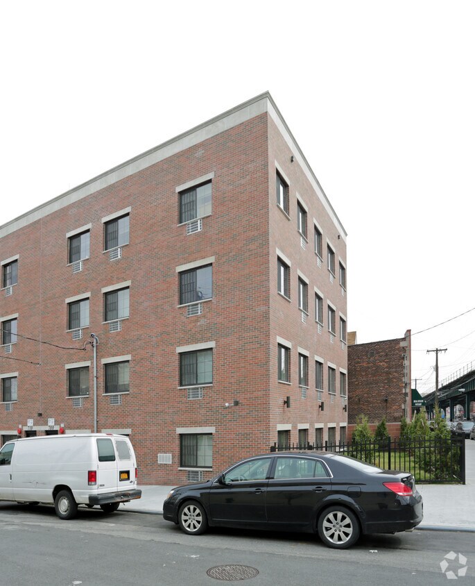 Foto principal - 710 Bartholdi St