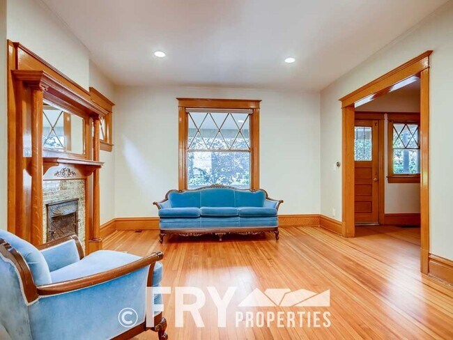 Foto del edificio - Beautifully Remodeled Potter Highlands Vic...