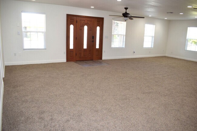 Foto del edificio - Resident Benefit Package Property