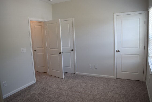 Building Photo - 1600 Topaz Ln