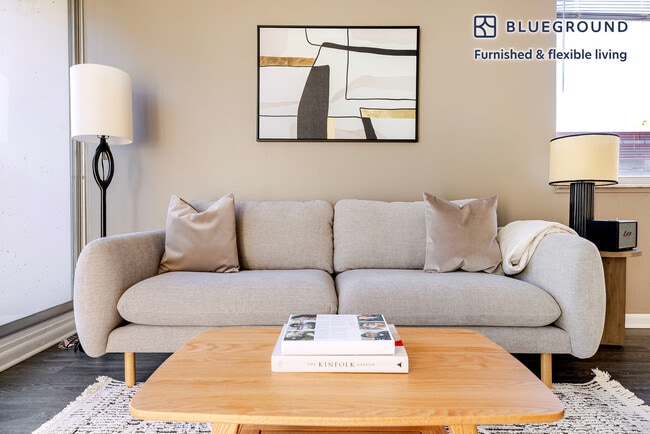 Building Photo - 901 S Ashland Ave