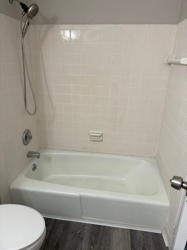 114 Balance Rock Rd Unit APT 11, Seymour, CT 06483 Condo for Rent in