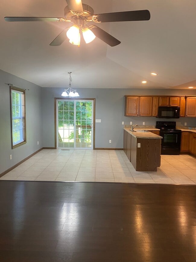 Building Photo - Available August 7th