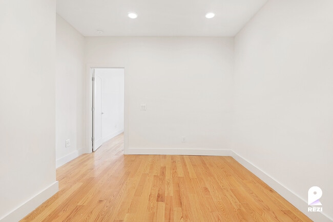 Building Photo - 350 Lenox Ave