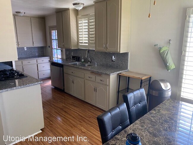 Foto del edificio - 5 br, 3 bath House - 11736 Benfield Ave.