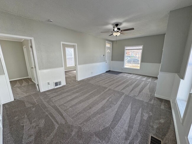 Foto del edificio - 1626 E Routt Ave