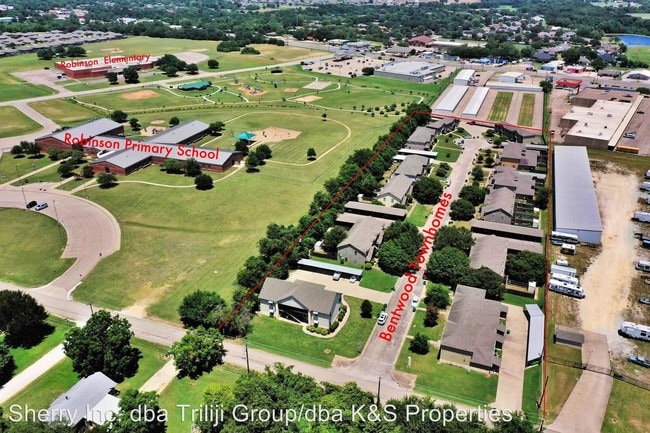 Building Photo - 150-156 Bentwood Dr