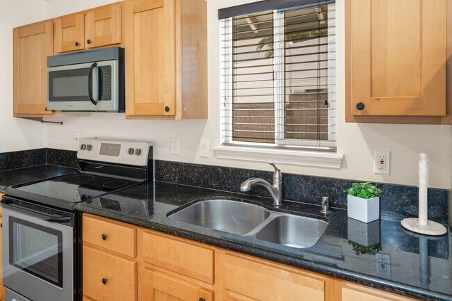 Building Photo - Beautifully Appointed Unfurnished 1 Bedroo...