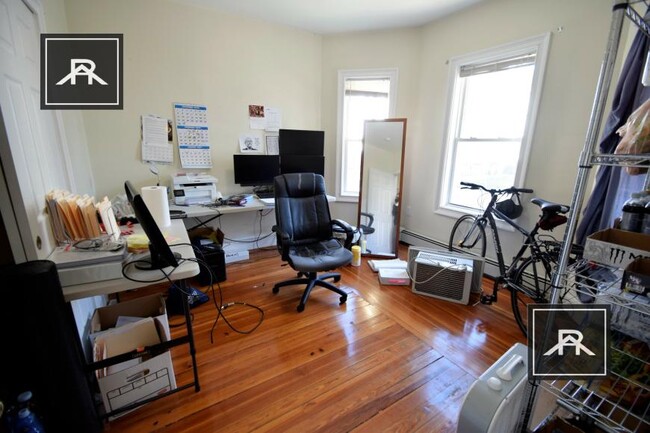 Foto del edificio - 3 bedroom in Medford MA 02155