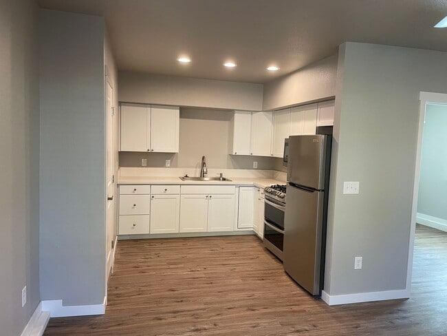 Building Photo - Now soon! 3 Bed/2 Bath Close to Downtown Lodi