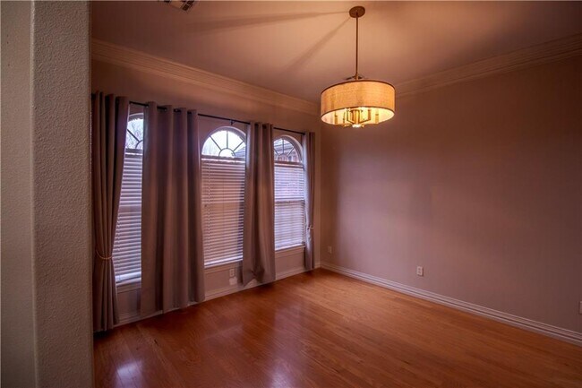 Building Photo - 202 Dawn Dr