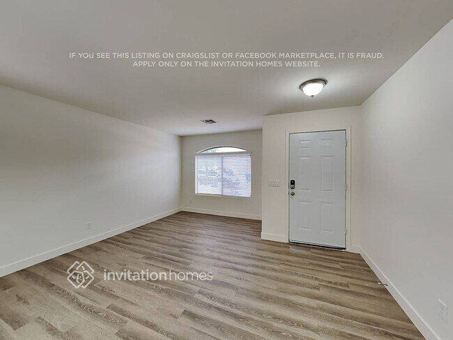 Building Photo - 13737 W Solano Dr