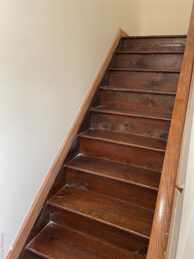 Building Photo - 697 Sheffield Ave