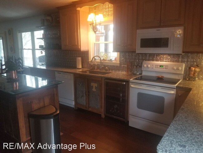 Building Photo - 3 br, 3 bath House - 11 Mountain View DR