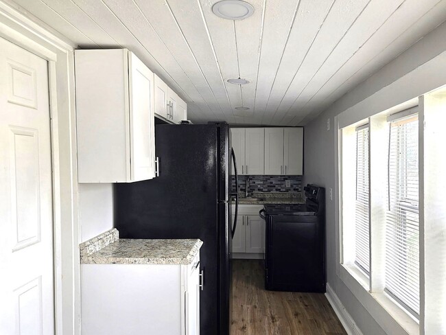 Foto del edificio - Cute 1 Bedroom Apartment In Eagle Lake