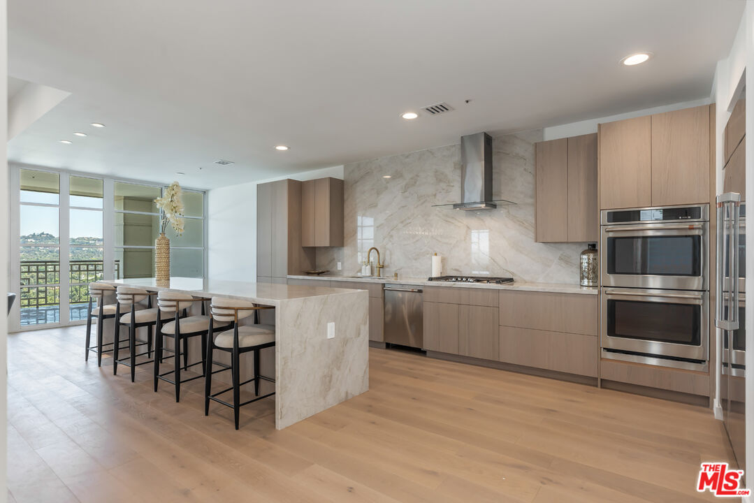 Foto principal - 10380 Wilshire Blvd