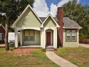 Building Photo - 112 S Cypress Ave