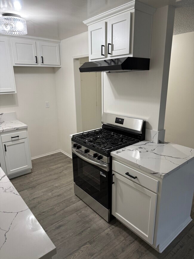 Foto del edificio - 927 W 19th St