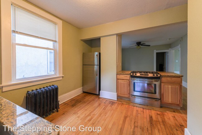 Foto del edificio - 619-621 University Ave NE