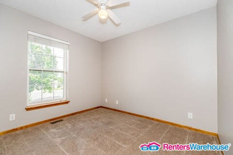 Building Photo - 3 Bed 3 Bath in Kearney, MO!  Available 6/...