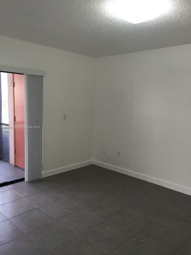 Foto del edificio - 860 NE 209th Terrace