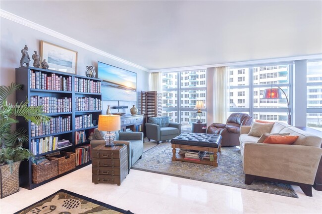 Building Photo - 5055 Collins Ave