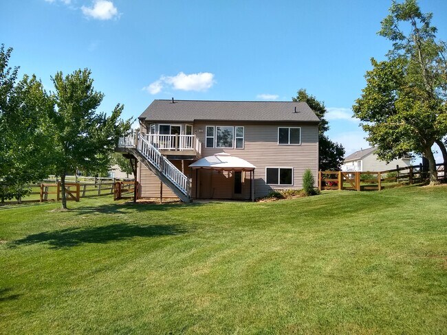 Fenced Back yard - 1449 Urlage Dr
