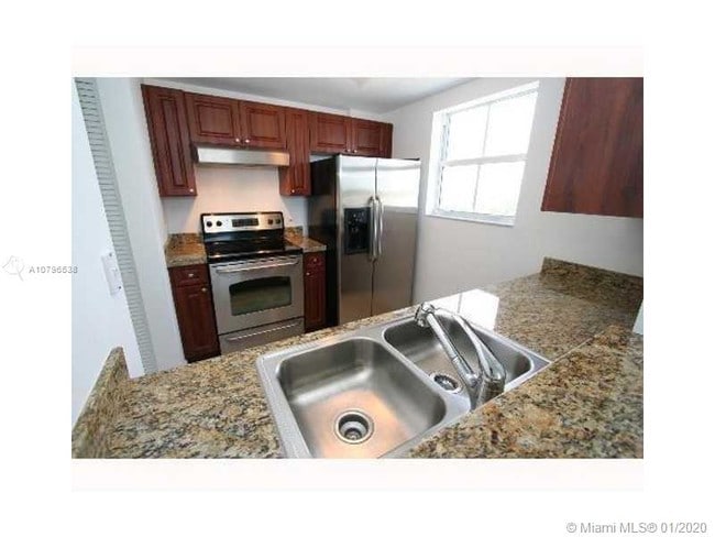 Building Photo - 2600 SW 27th Ave