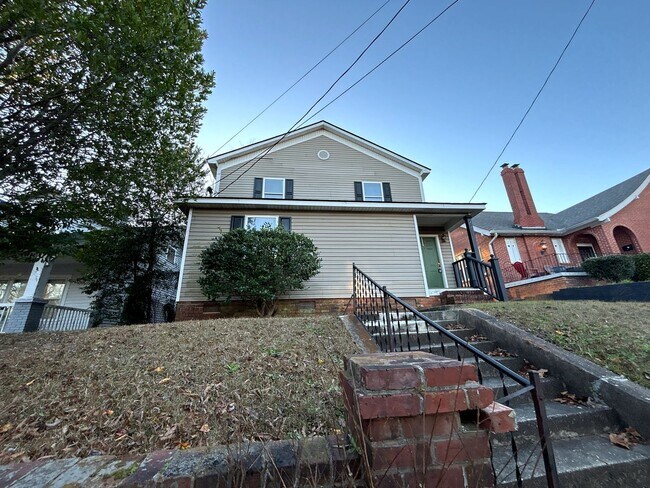 Building Photo - Welcome to the heart of 5 points in Columb...