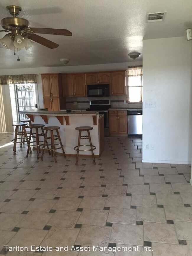 Foto del edificio - 2 br, 1 bath House - 3361 N. Fowler Ave.