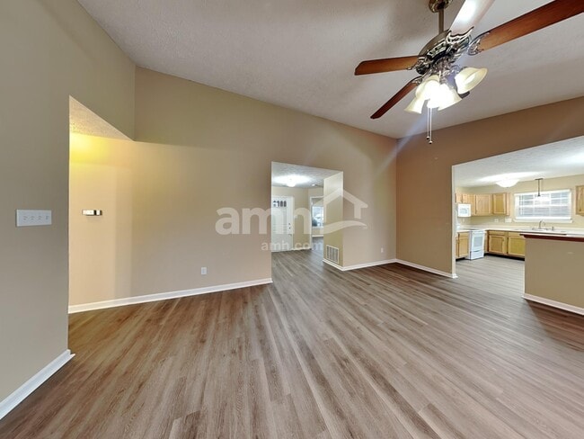 Foto del edificio - 748 Franklin Lakes Blvd