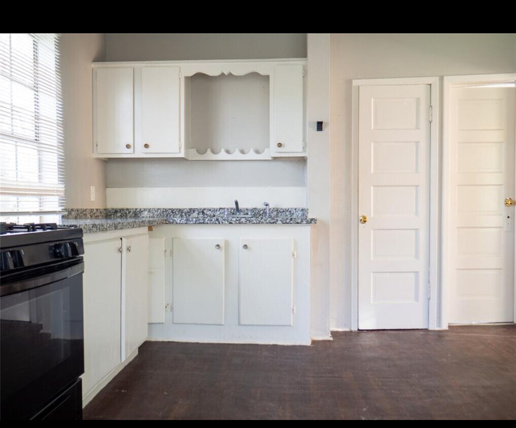 Foto principal - 2508 Everett St