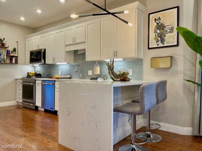 Building Photo - 1 br, 1.5 bath Condo - 33 Condor St 2 Unit 2