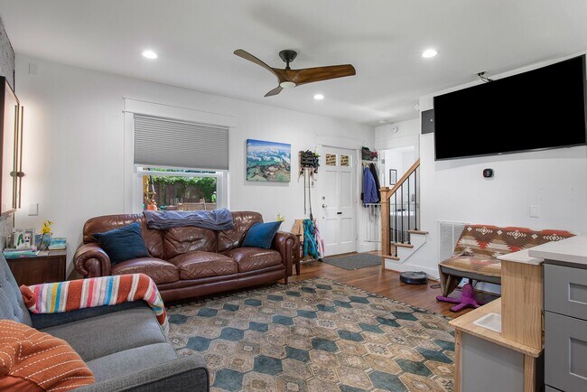 Foto del edificio - Spacious 4 Bed / 2.5 Bath home - AVAILABLE...