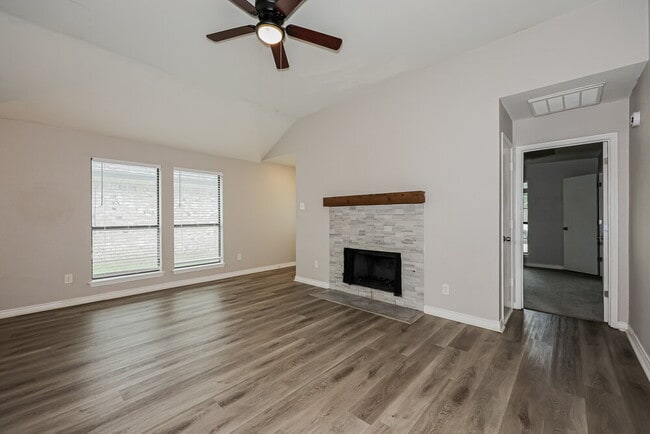 Building Photo - 522 Chancellorsville Dr